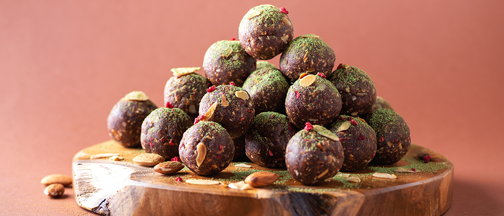 Wholesome ragi ladoos with choco spread